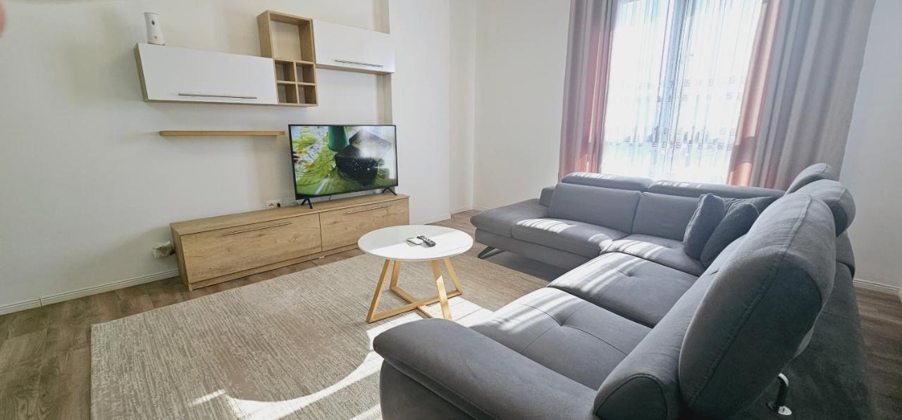 Myhouse At 21 Dhjetori Apartment Tirana Exterior photo